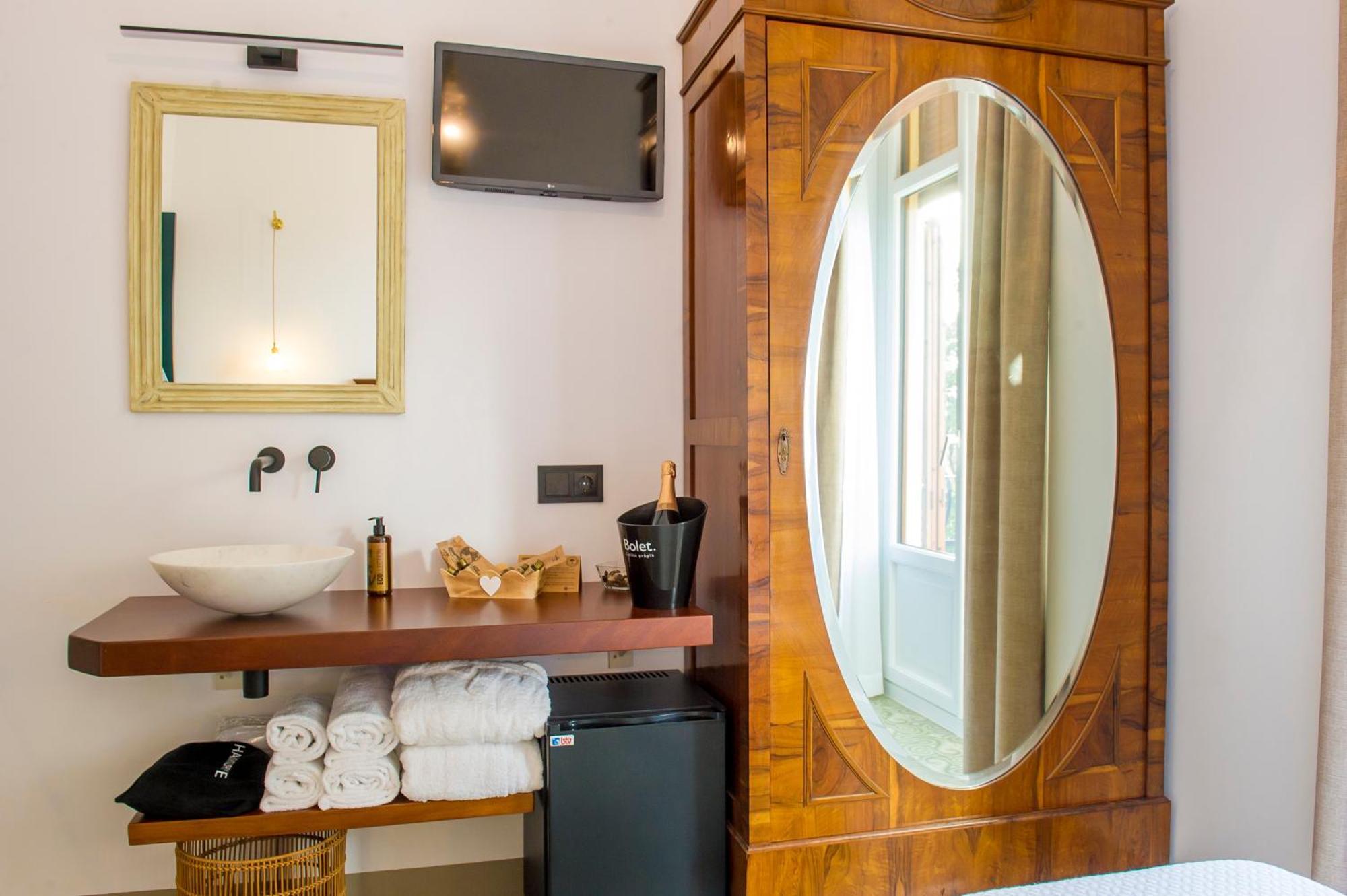 Bed and Breakfast Bolet Casa Modernista à Castellvi de la Marca Extérieur photo